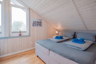 Schlafzimmer 2 (oben, mit Seeblick)
