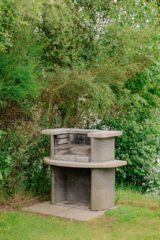 hauseigener Holzkohle Grill, zur kostenfreien Nutzung