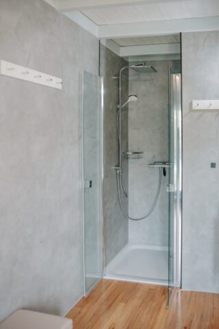 Bad 1: ebenerdige Dusche